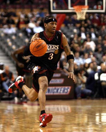 都悲伤！阿森纳被扳平球迷遗憾捂脸，狼队遭绝杀球迷神情落寞（双双失落！阿森纳被扳平球迷捂脸叹息，狼队遭绝杀神情黯然）