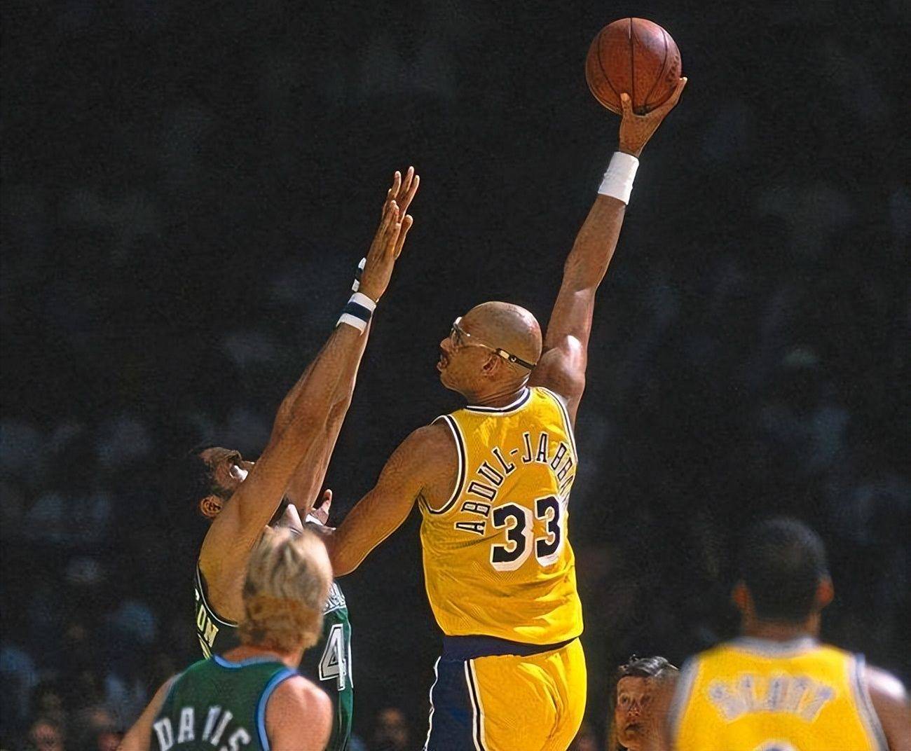 马丁内斯：C罗首发是因为进球高效，如今没有不劳而获的事（马丁内斯：C罗凭高效进球赢得首发，如今没有不劳而获）