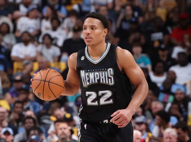 荷兰女国脚罗尔德公开谈论与女友恋情，两人曾因亲密照片受批评（荷兰女足国脚罗尔德谈与女友恋情：亲密合照曾惹争议）