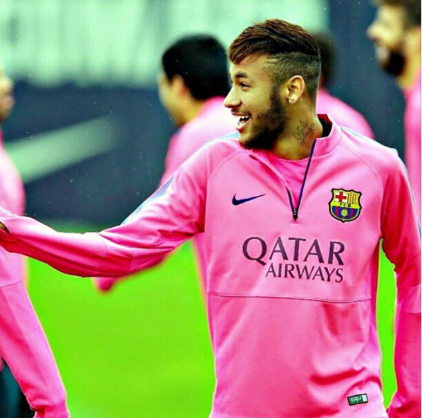 西甲战报：拉菲尼亚点射、亚马尔破门，巴萨2-0十人黄潜（西甲：巴萨2-0维拉利亚尔，拉菲尼亚点射、亚马尔建功，对手十人作战）