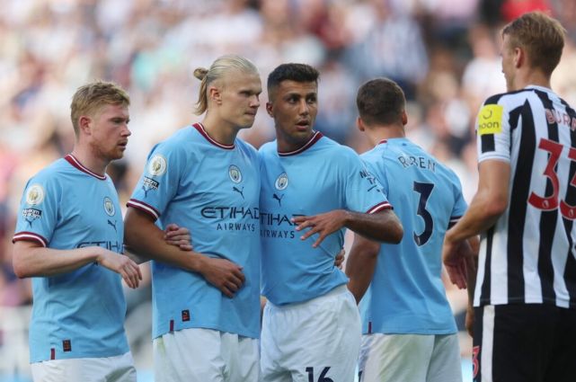 理疗师：DV9的伤和丁丁、卢卡库类似，可能需要3到5个月恢复（理疗师：DV9伤势与丁丁、卢卡库相近，预计康复需3至5个月）