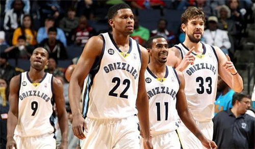 国安主场战平山东泰山（国安主场与山东泰山战成平局）