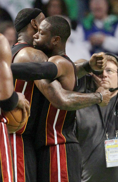 疯狂进球大战！西甲领头羊征服客场，豪取6连胜，领先皇马4分（火力全开！西甲榜首客场凯旋，六连胜在手，甩开皇马4分）