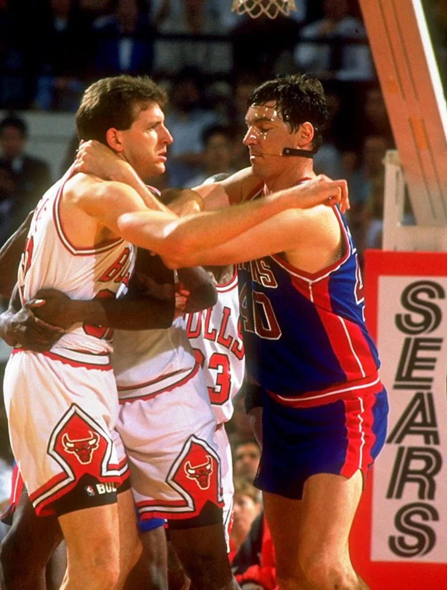 北京时间12月10日凌晨04：00，2025-26赛季欧冠联赛阶段第6轮。（2025-26赛季欧冠第六轮：北京时间12月10日凌晨04：00开赛）