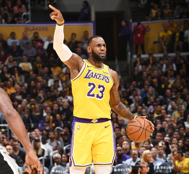 欧冠球员表现评析：C罗连续进球,（欧冠球员状态观察：C罗连场建功）