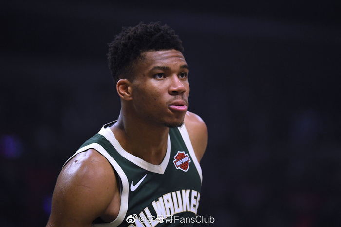 NBA每日最佳：哈登55分闪耀全场、威少助国王掀翻掘金（NBA今日之星：哈登轰下55分统治赛场，威少助国王爆冷击败掘金）