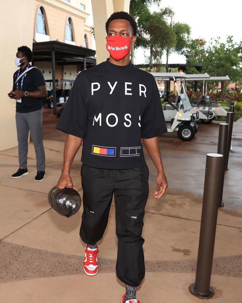 世体：为保证巴萨锋线始终保持状态，费兰与莱万将交替首发（世体：巴萨为保持锋线活力，费兰与莱万将轮换先发）