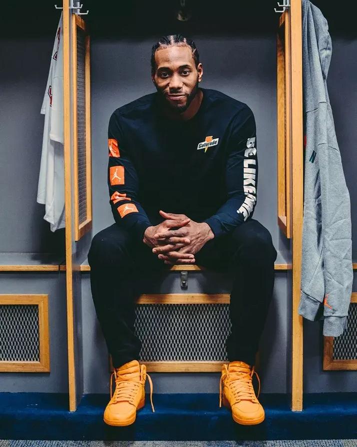 惊险一幕，马竞女足球员梅迪纳头部被膝盖撞到后失去意识（马竞女足惊魂一刻：梅迪纳头部遭膝撞后一度失去意识）