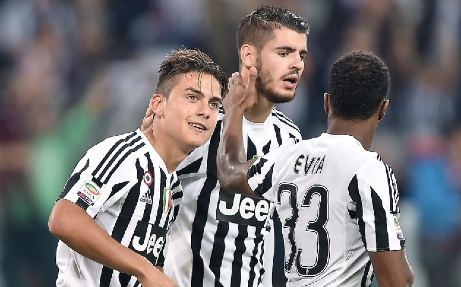 曼联4-1狼队全场数据：射正次数10-2，控球率超6成（曼联4-1狼队：数据全面占优，射正10比2、控球率超60%）