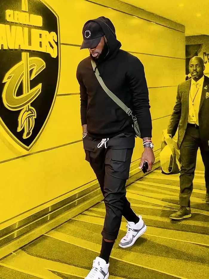 KD：詹姆斯38岁技术达到巅峰，练出了稳定的三分和后仰投篮（KD称詹姆斯38岁技艺臻于巅峰，三分与后仰愈发稳定）